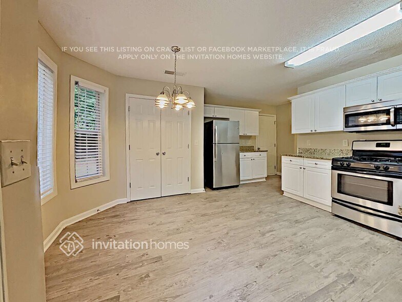 Building Photo - 4017 St George Walk SW