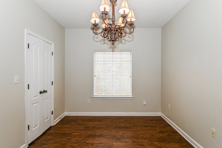 Building Photo - 1384 Carlton Ridge Dr