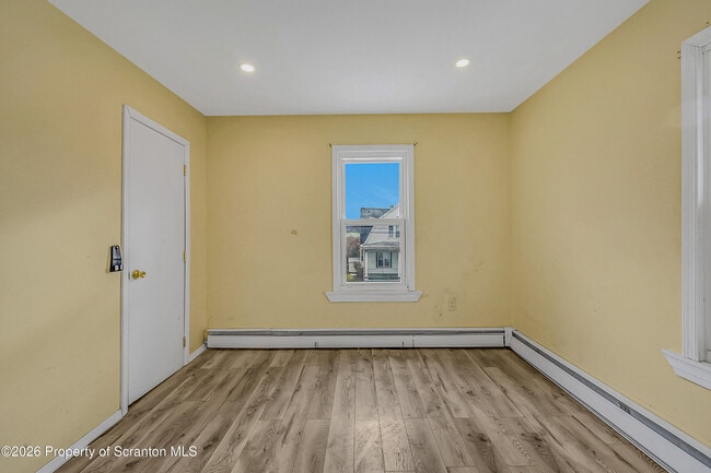 Building Photo - 266 Rutter Ave