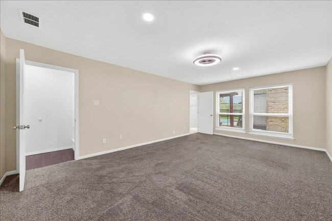 Building Photo - 5025 Romford Dr