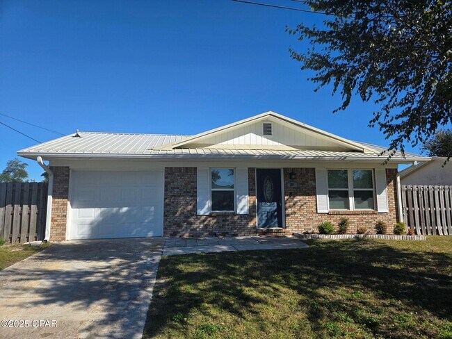 Primary Photo - 209 S Maryella Ave