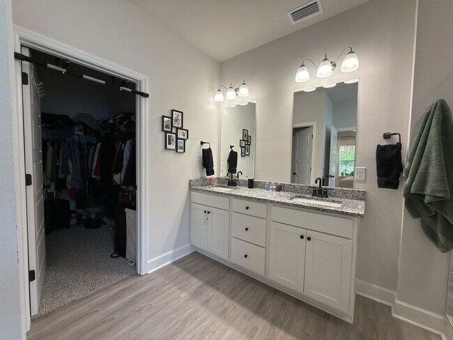 Building Photo - 2075 Hansel Hl Dr