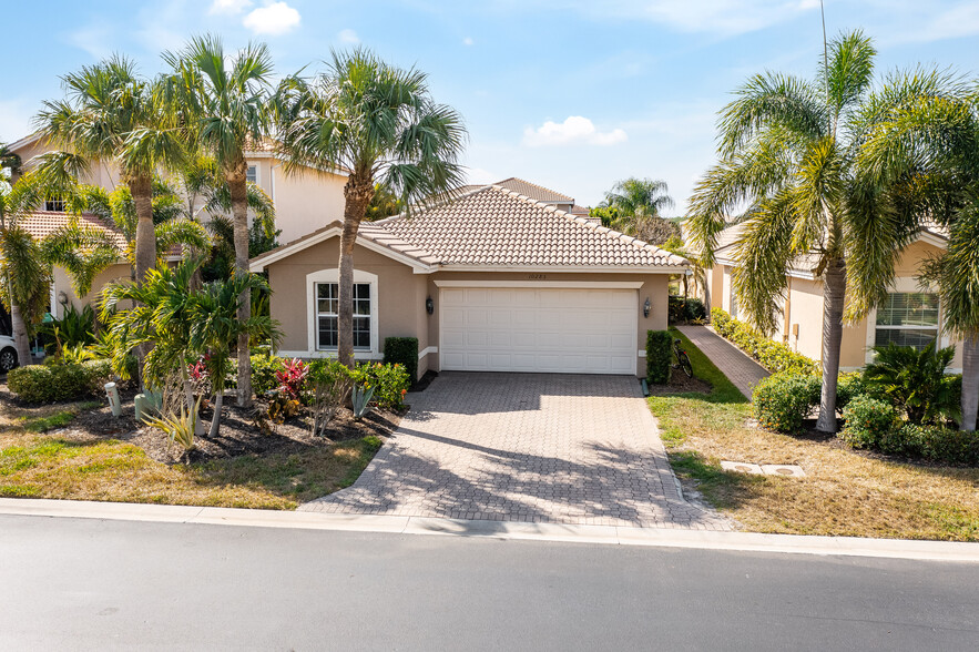 Primary Photo - 10285 Barberry Ln