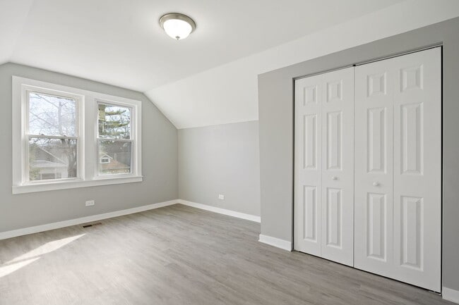 Building Photo - 8048 S Avalon Ave