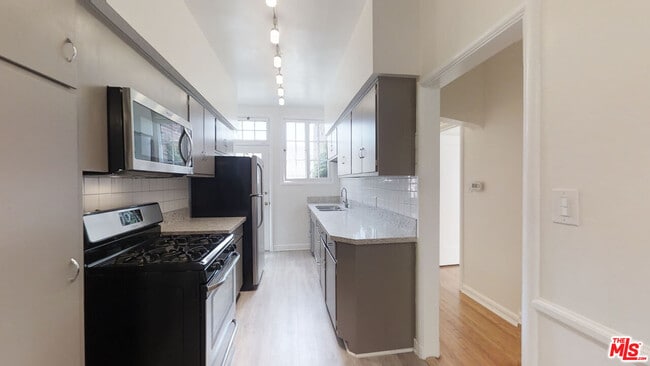 Building Photo - 1260 Flores St