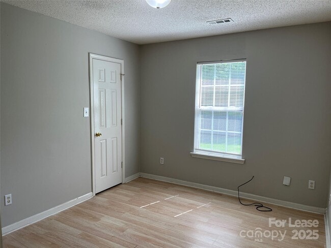 Building Photo - 6918 Kentucky Derby Dr