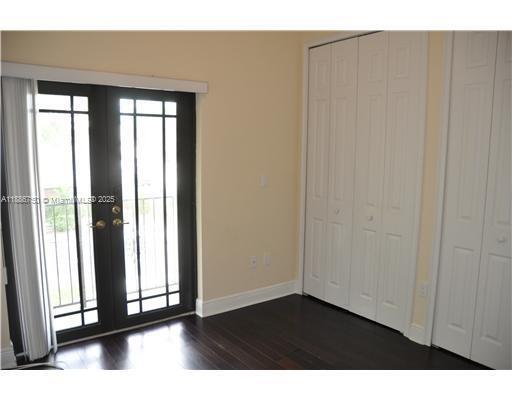 Building Photo - 404 Zamora Ave