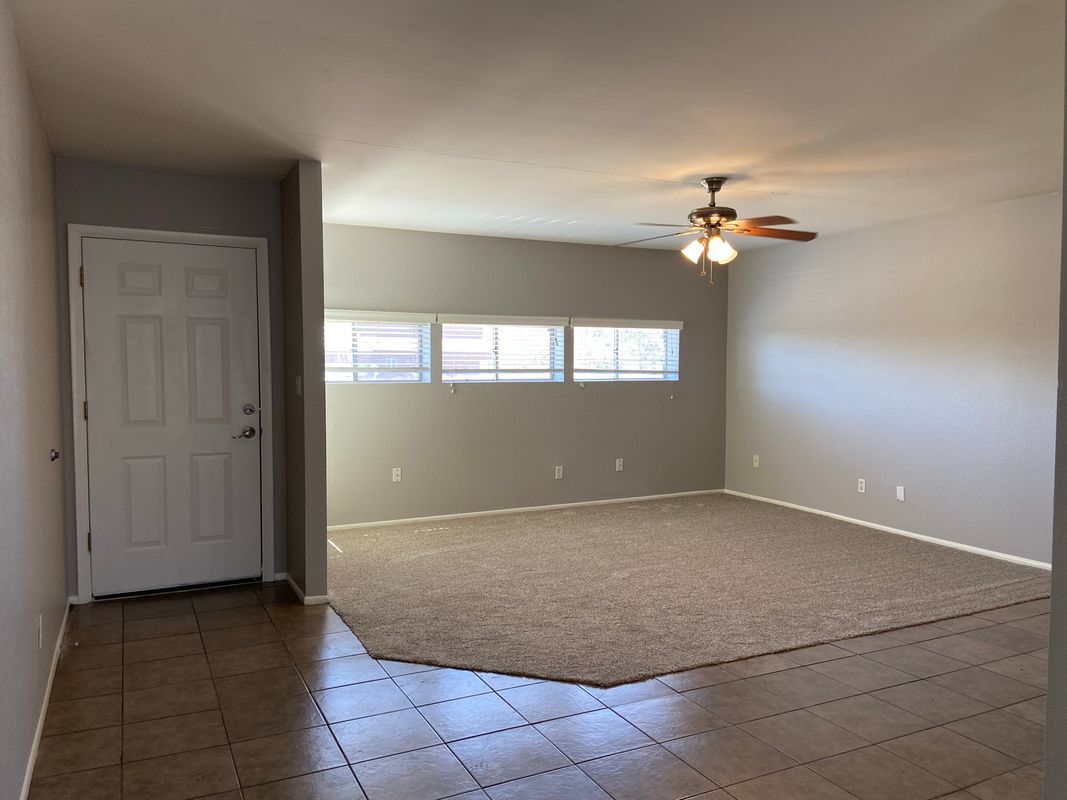 Building Photo - 2693 E Oakleaf Dr