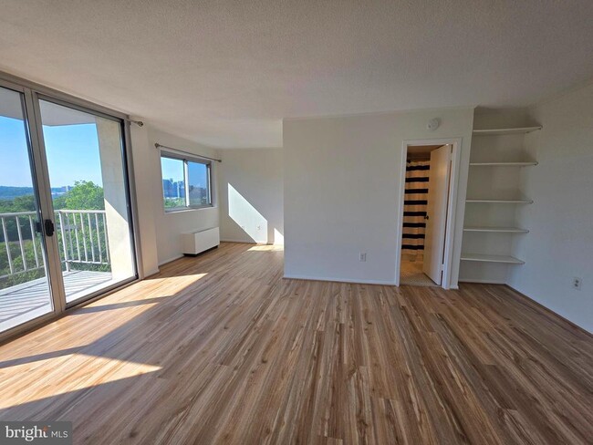 Building Photo - 2059 Huntington Ave