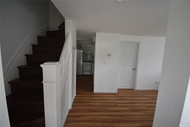 Building Photo - 248 Oak St