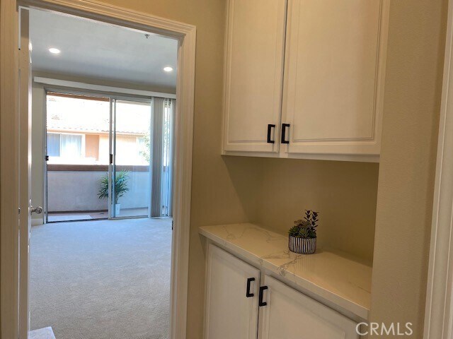 Building Photo - 2003 Ladrillo Aisle