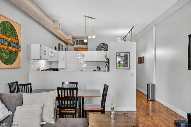 Building Photo - 408 W St Clair Ave