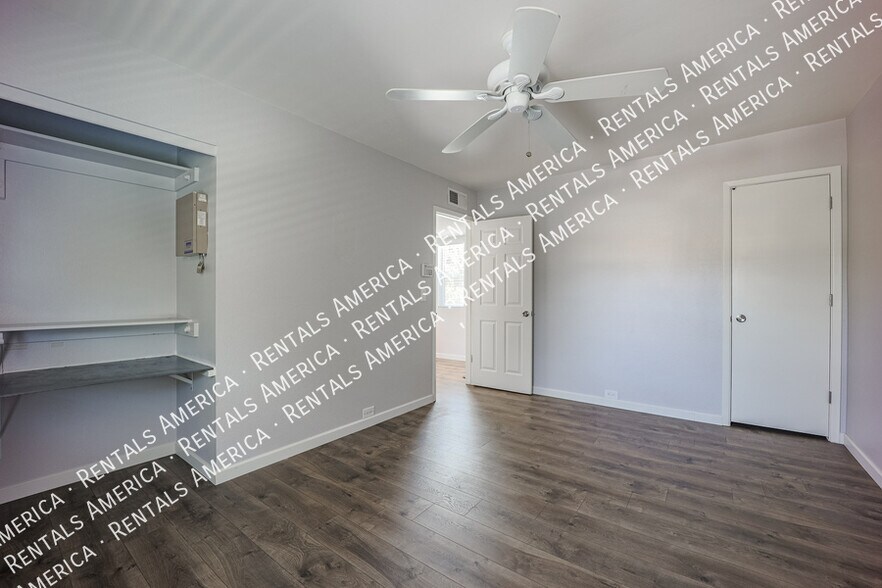 Building Photo - 8449 S 48th St