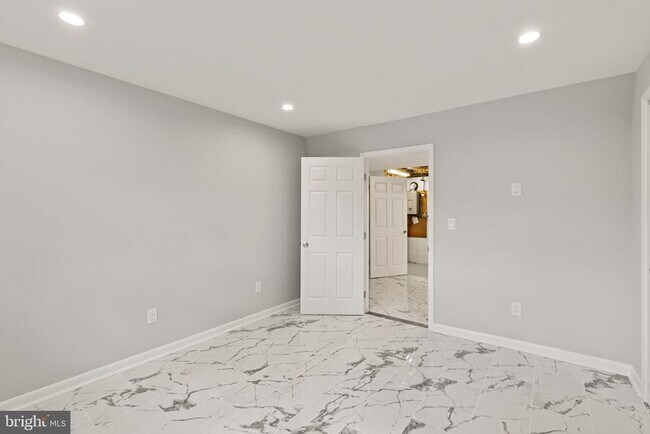Building Photo - 8006 Woodhaven Ct