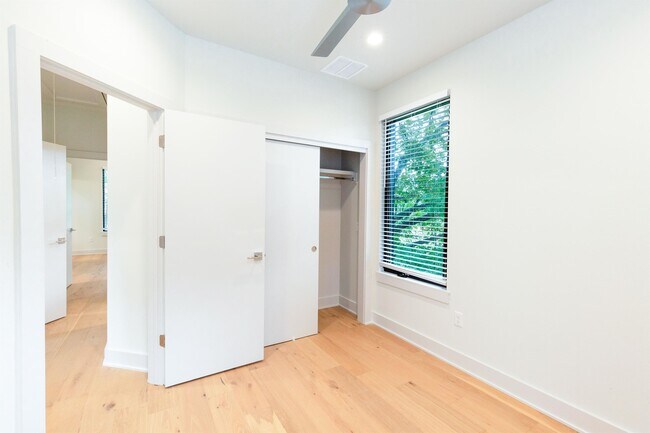 Building Photo - 1116 Walton Ln