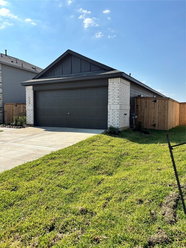Building Photo - 1735 W Stroker Rd