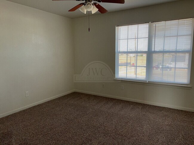 Building Photo - 2814 Windmill Ct