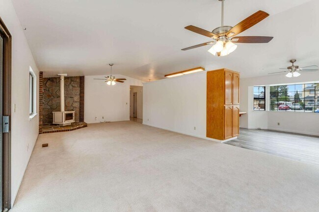 Building Photo - 431 Paul Dr