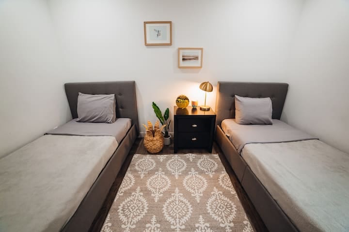 Building Photo - 9693 Amboy Ave