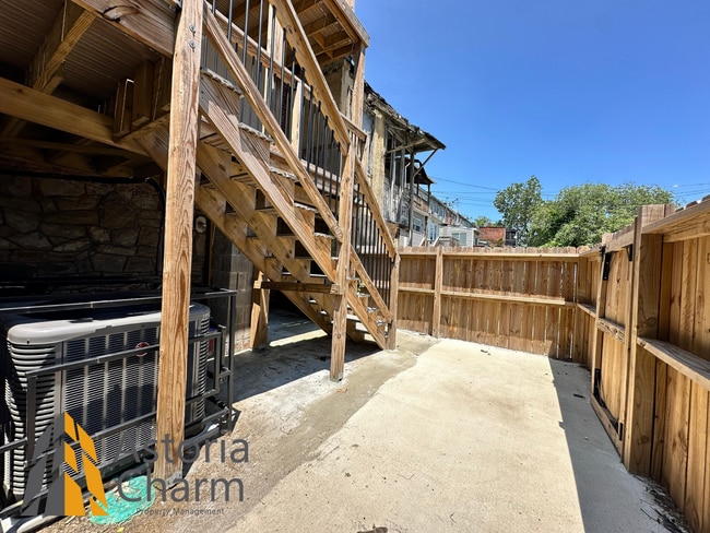 Building Photo - Live in Comfort: Spacious 3 Bedroom 2 Bath...