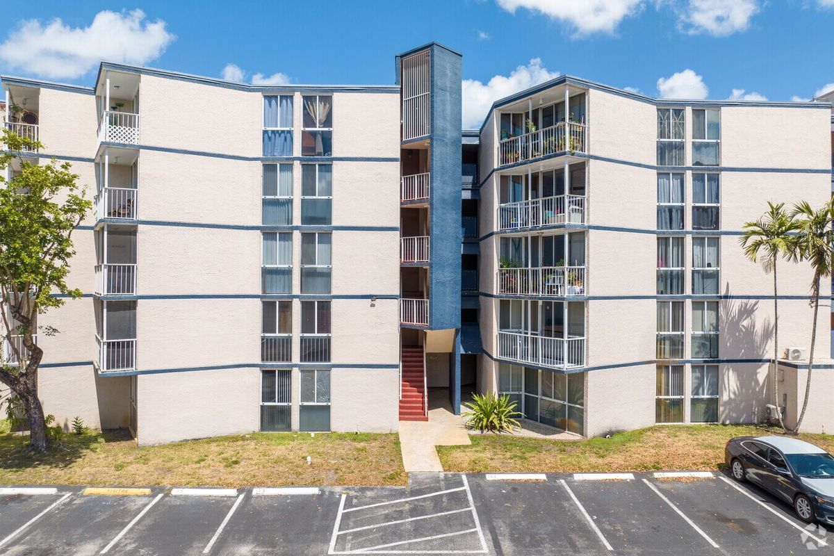 Building Photo - 6995 NW 186th St
