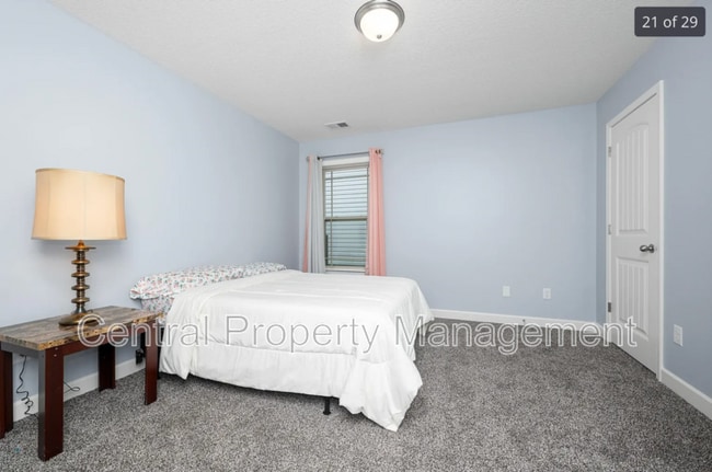 Building Photo - 487 Timberwood Dr