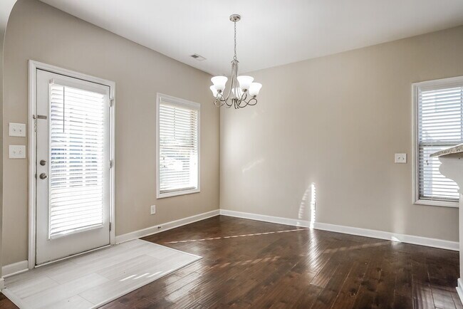 Building Photo - 104 W Webber Ln