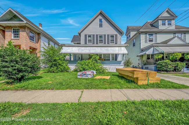 Primary Photo - 2528 Boulevard Ave