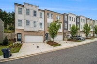 Building Photo - 387 Skylar Way SE