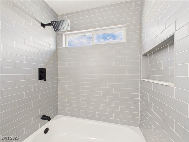 Building Photo - 5610 N Linda St