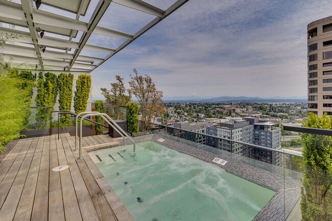 Building Photo - Luxurious 1 bedroom in Capital Hill!