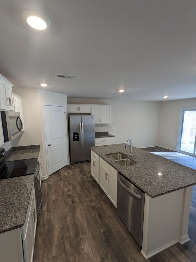 Building Photo - 4 Bedroom Ranch- Sherrills Ford