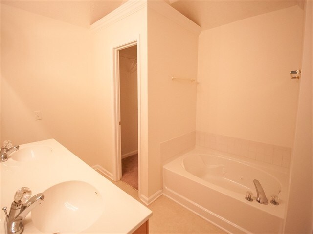 Building Photo - 643 Glenties Dr