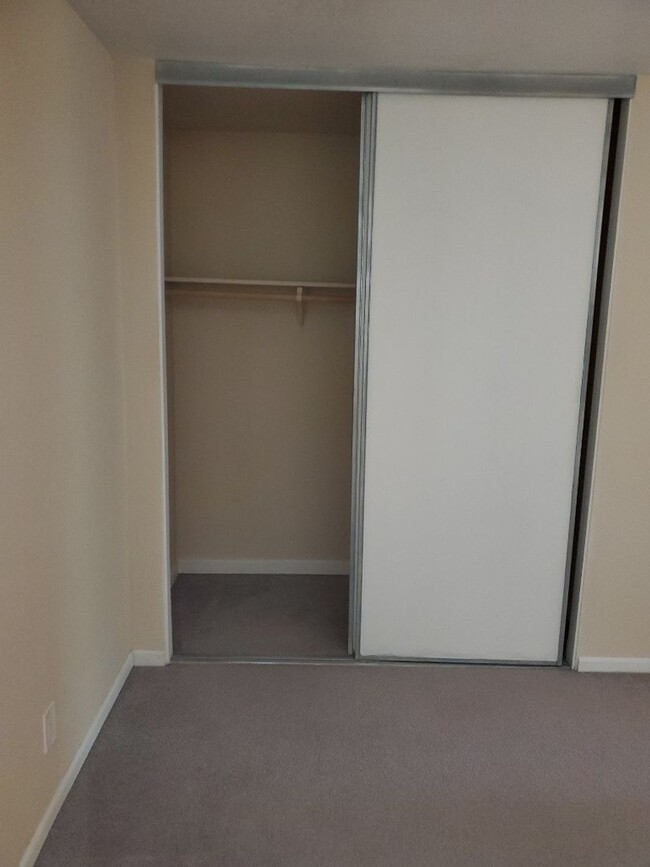 Building Photo - 3 Bedroom 1.5 bath in Covell Commons HOA i...