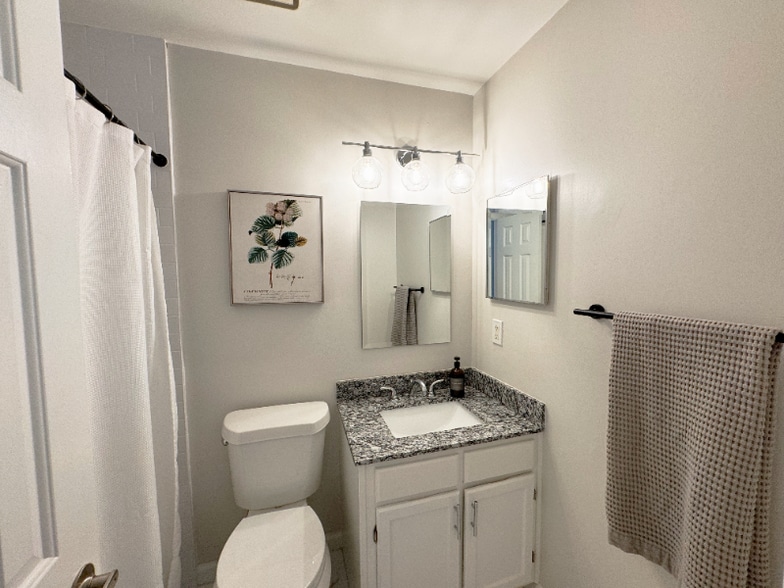 Building Photo - 1141 Berkley Dr SE