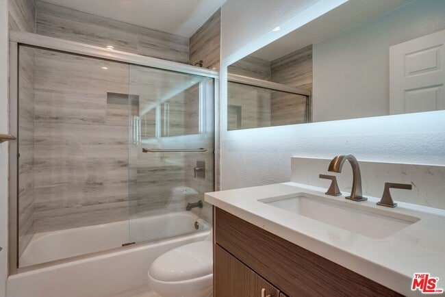 Building Photo - 1034 S Shenandoah St