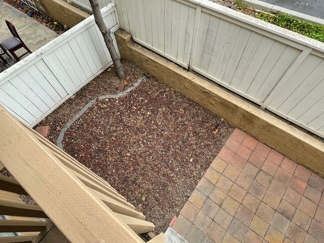 Building Photo - Stunning Two-Story Home in Quail Ridge.