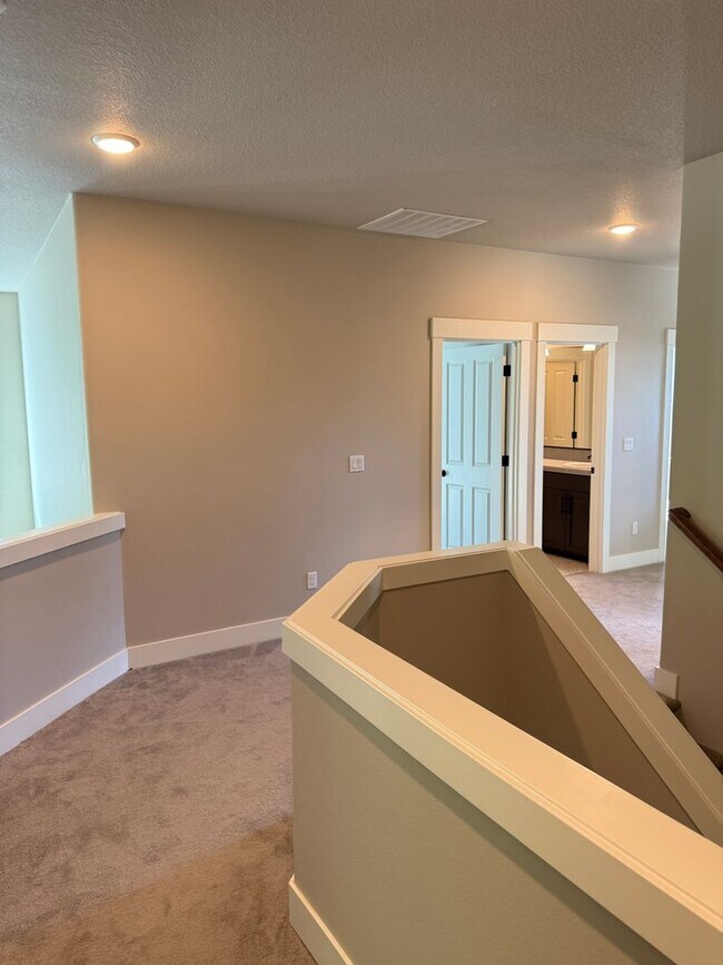 Building Photo - Single Family Home