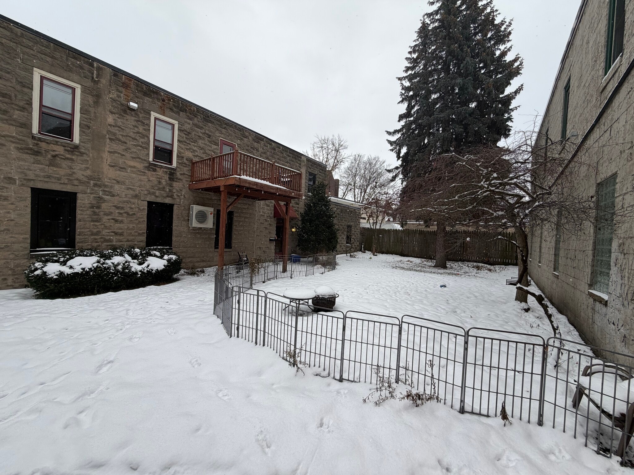 Building Photo - 261 Averill Ave