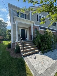 Building Photo - 4 Rose Ave