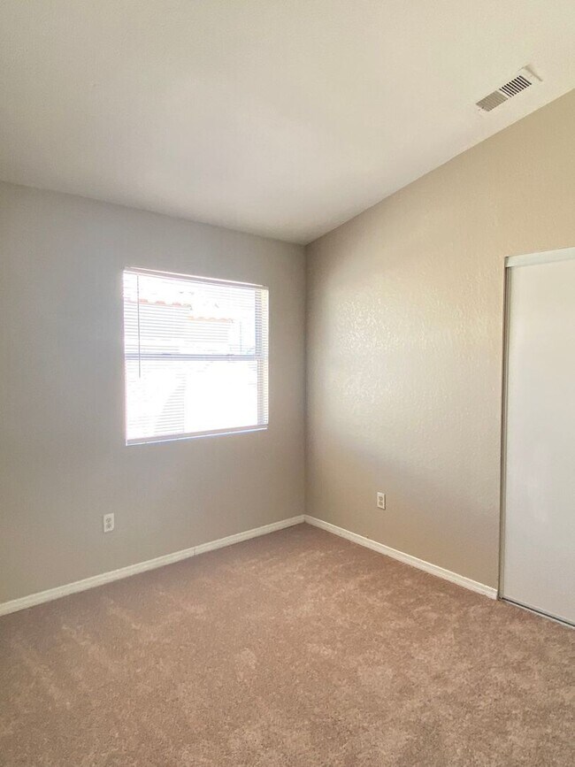 Building Photo - 1425 Spice Sky Dr