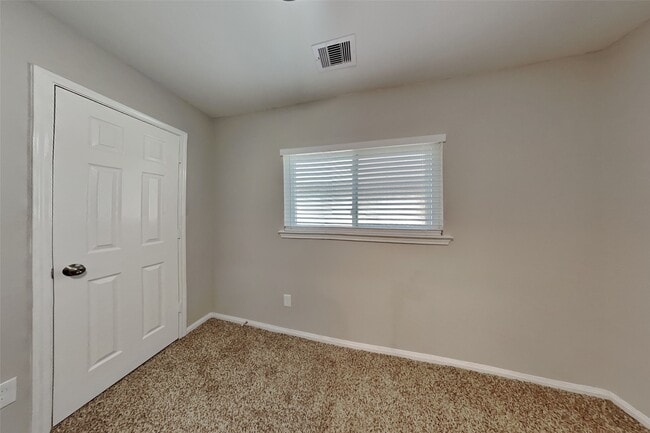 Building Photo - 3511 Rainshore Dr