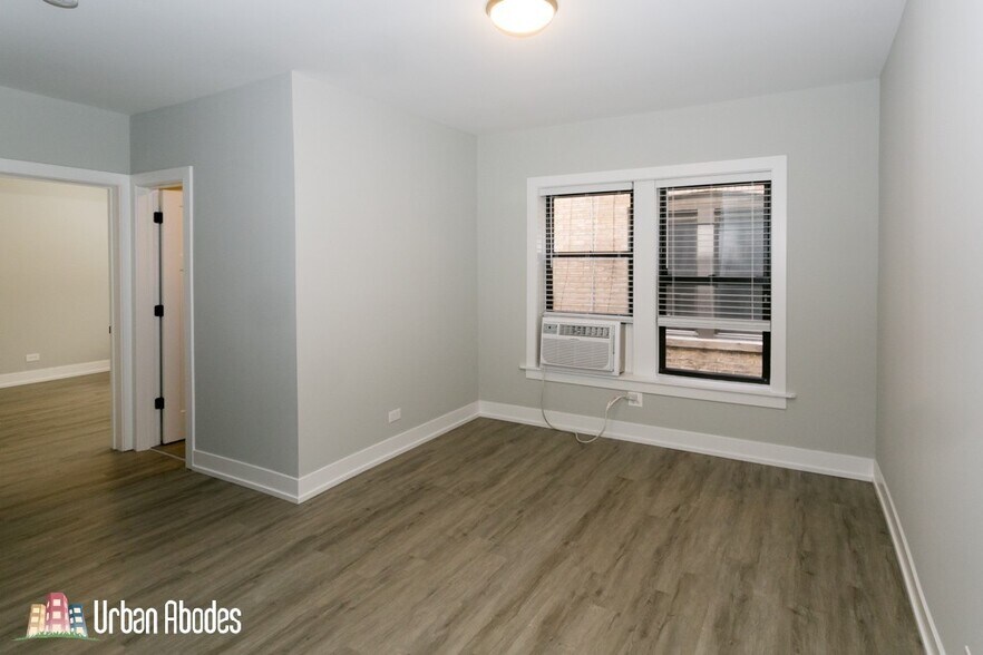 Building Photo - 705 W Brompton Ave