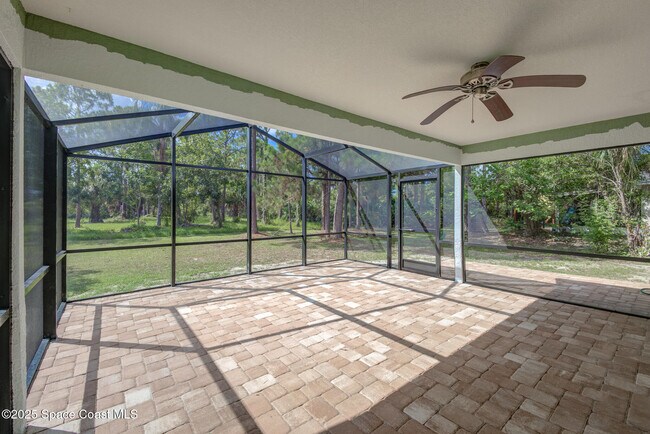Building Photo - 1325 California Dr