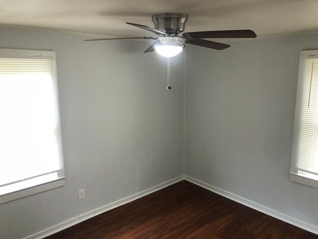 Building Photo - Beautiful Remolded Home Near Downtown Spar...