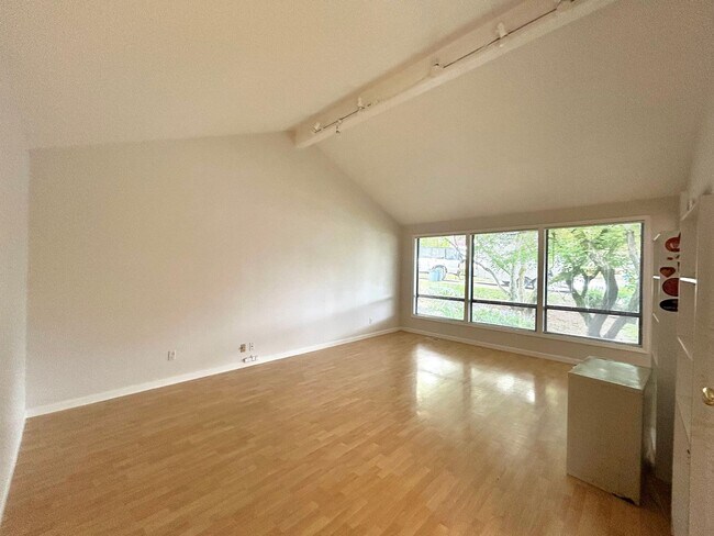Building Photo - Large 4 Bed, 2.5 Bath House! Landscaping Included!