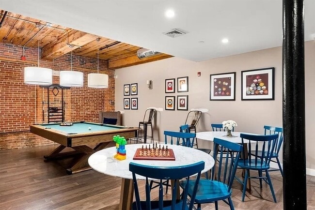 Building Photo - 130 John St