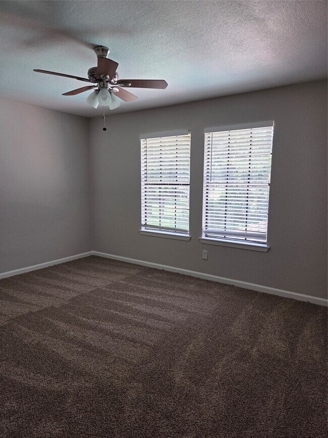 Building Photo - 592 River Plantation Dr