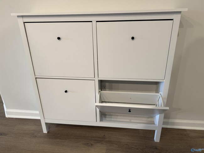 Building Photo - 209 Saddle St