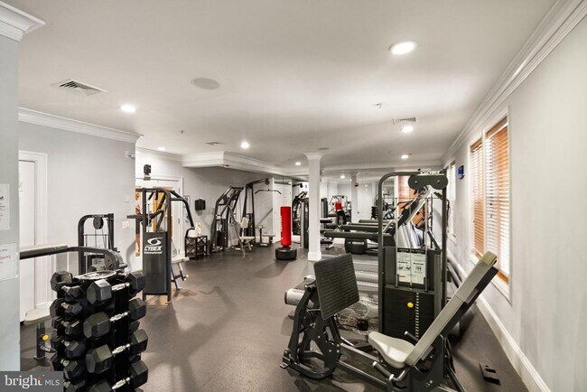 Building Photo - 2465 Army Navy Dr